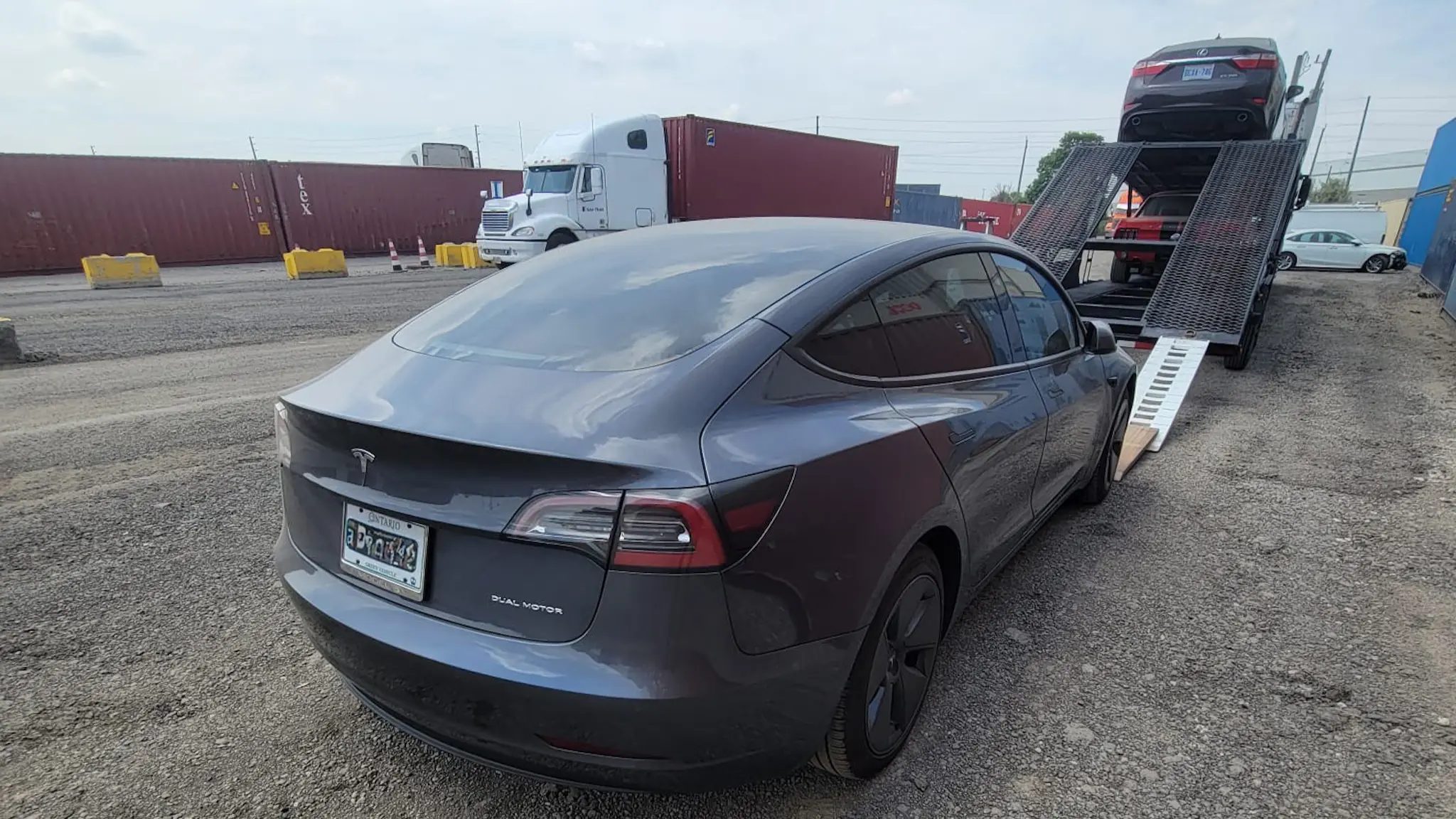 Truck transporting vehicles through Canadian highways