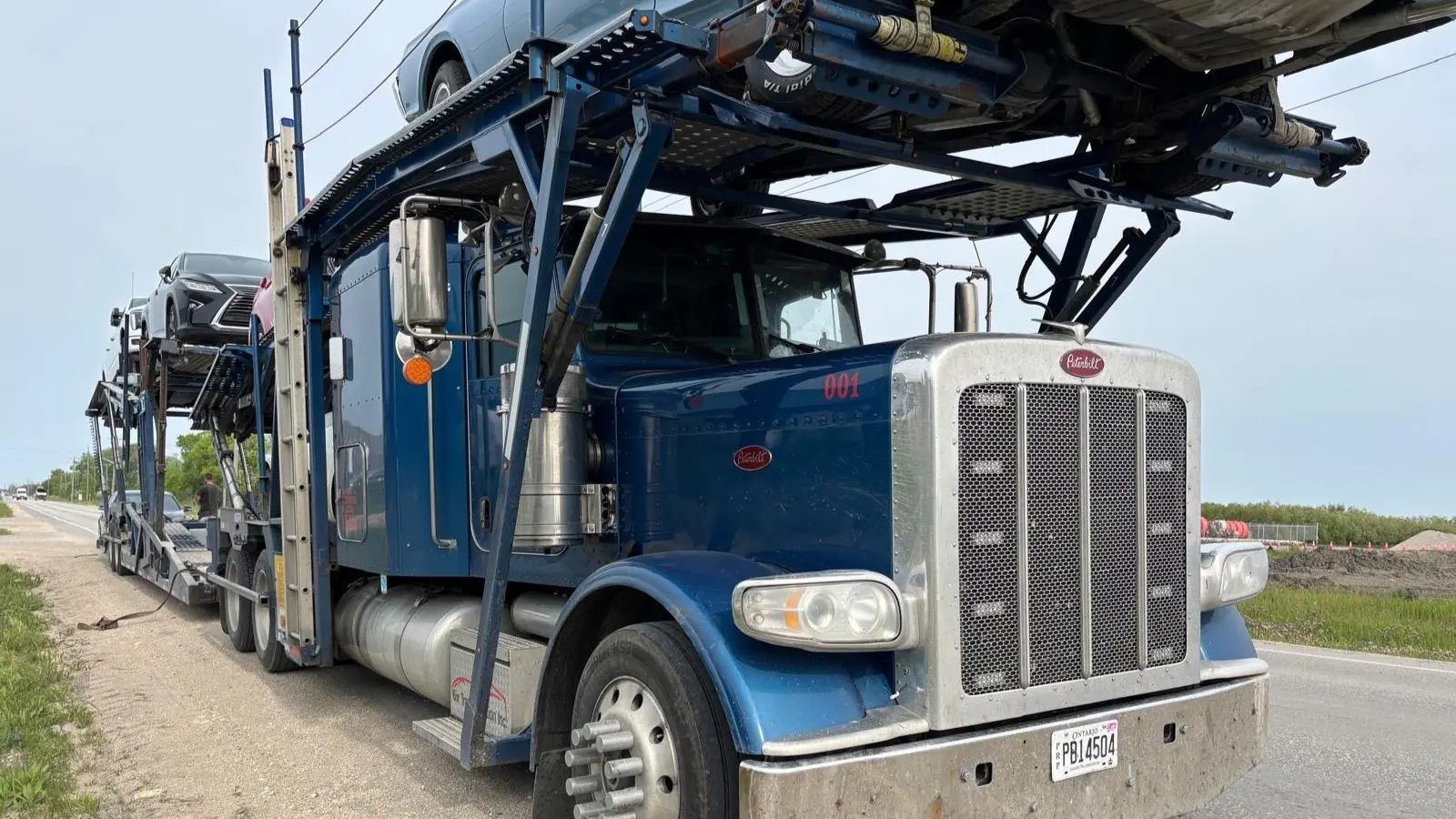 Vehicle being transported from Markham to Quebec City