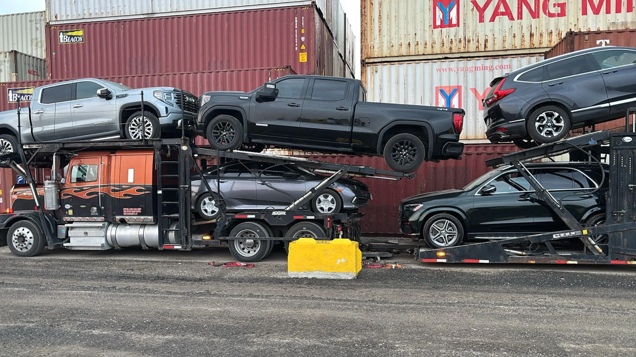 Car carrier truck traveling from Montreal to Ottawa